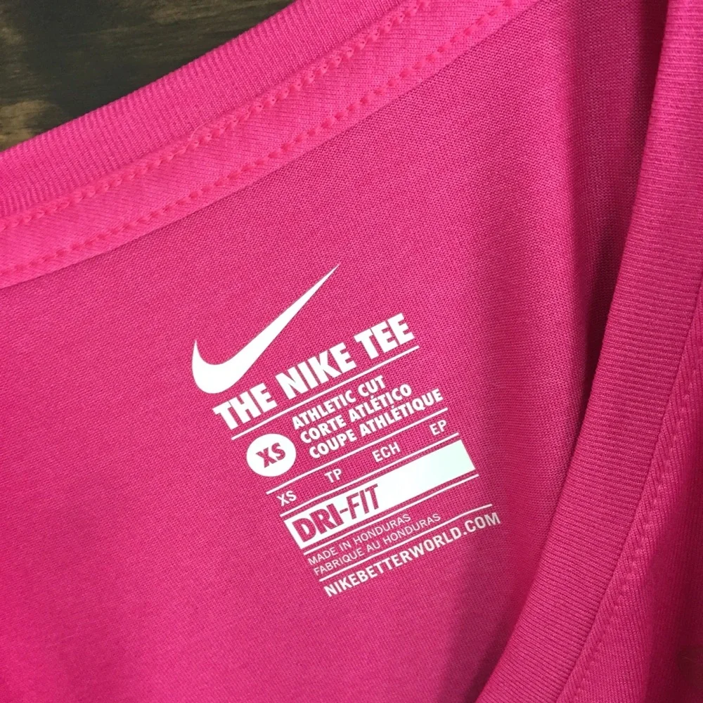 NIKE | Swoosh Logo V-Neck Tee‎